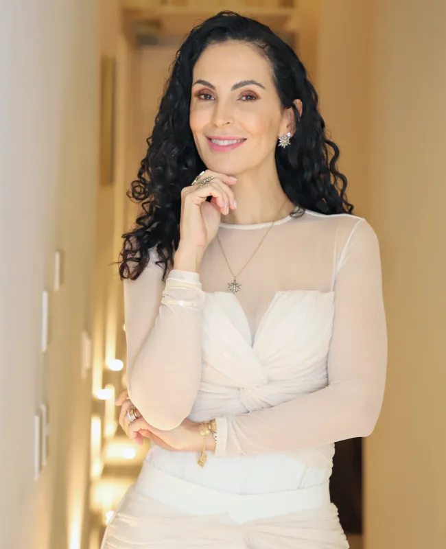 Imagem Dra Claudia Miranda
